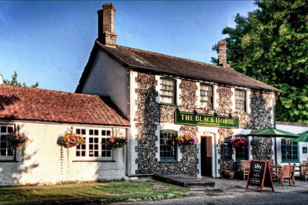 Entire Thatched Cottage ملبورن المظهر الخارجي الصورة