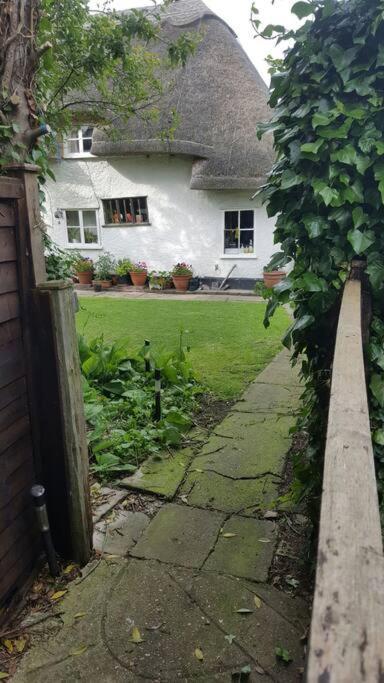 Entire Thatched Cottage ملبورن المظهر الخارجي الصورة
